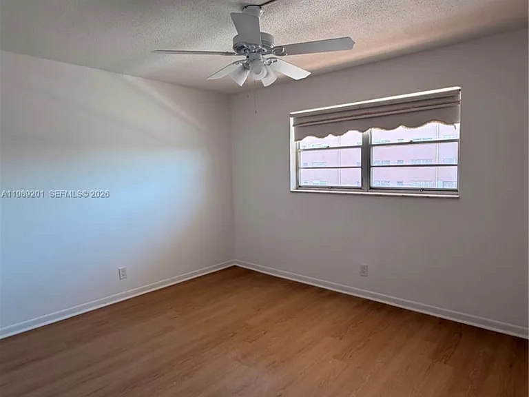 218 NE 12th Ave #302 — Photo 3
