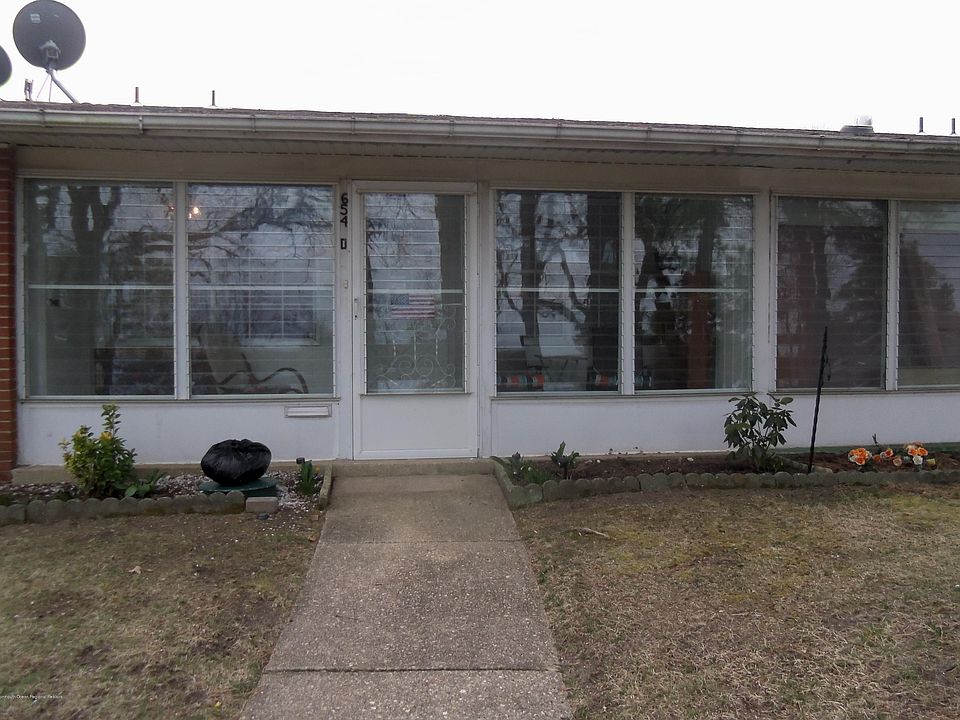 1st image of 654D Plymouth Dr