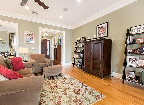 4th image of 6458 Gen Haig St
