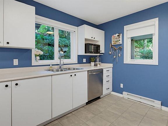 4th image of 494 Marsett Pl #103