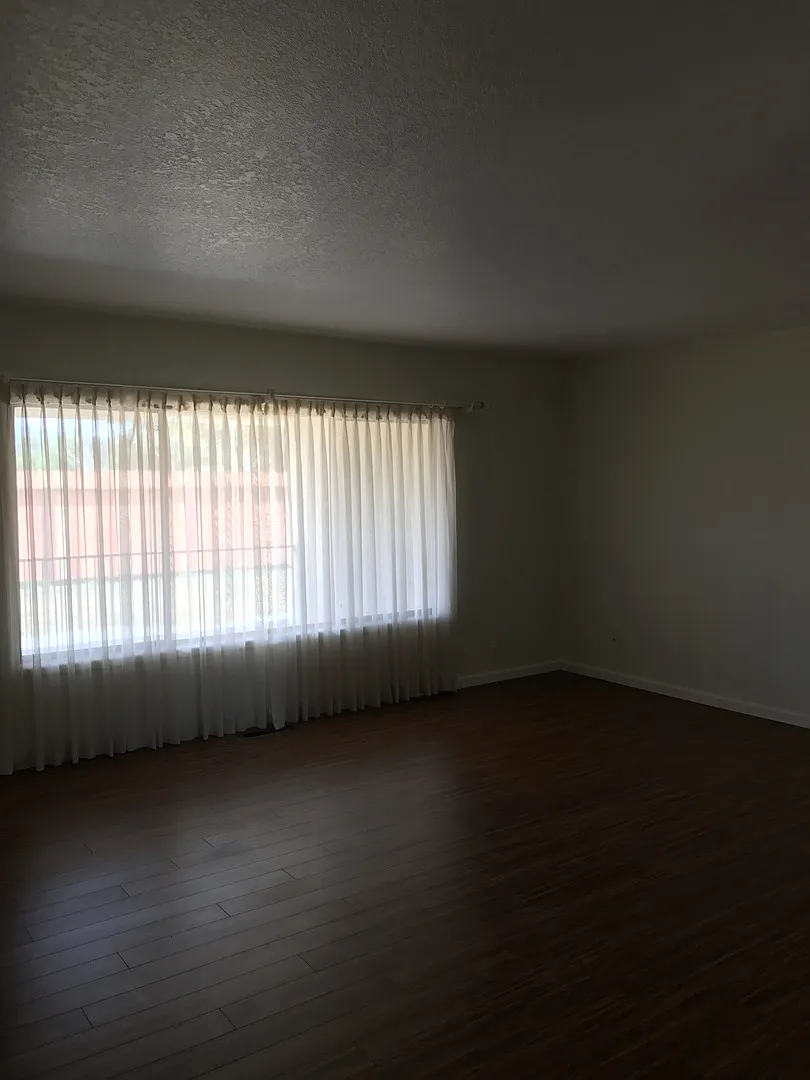 Expansive 3,600 Sq Ft Home on 10,000 Sq Ft Lot - Coming soon! — Photo 4