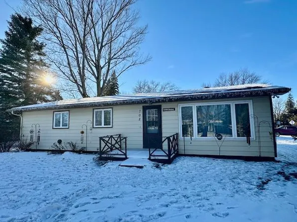 702 Champagne Ave SW, Red Lake Falls, MN 56750