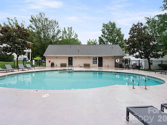 3rd image of 21622 Aftonshire Dr