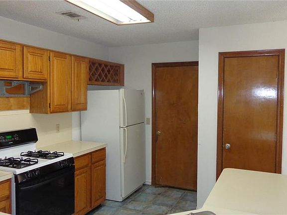 3rd image of 6792 Moccasin Dr
