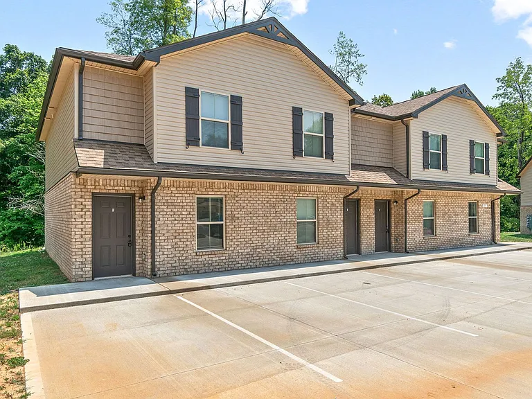 223 Smithson Ln — Photo 1