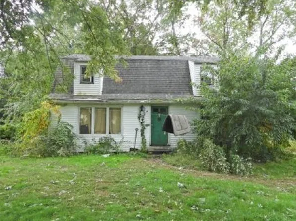 7 Linden St, Oxford, MA 01540