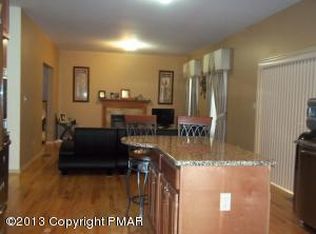 143 Falling Water Ct, Bushkill, PA 18324