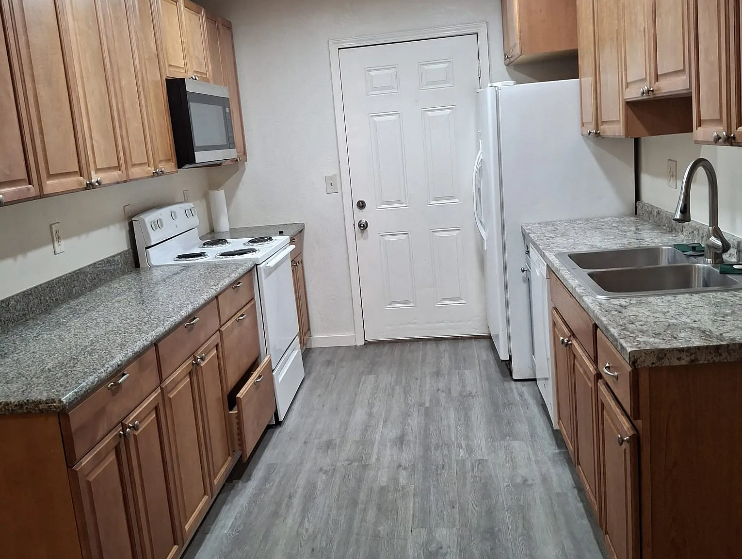 3 bed, $1,700 — Photo 1