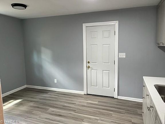 4th image of 412 Clark Ave