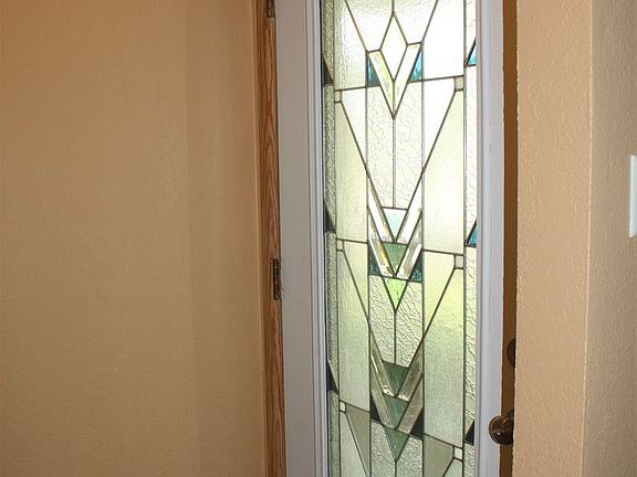 4th image of 977 Betty Ave