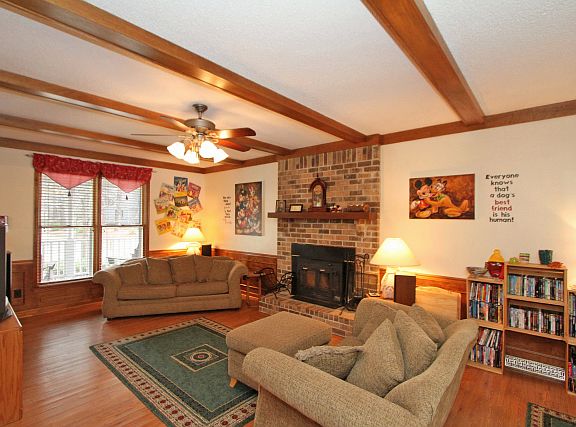 5th image of 515 King Charles Cir