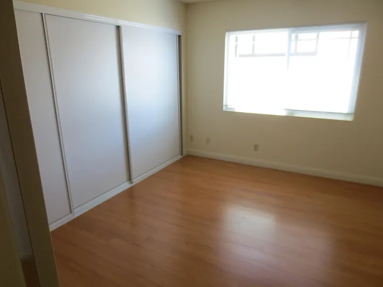 10611 Moorpark St — Photo 13