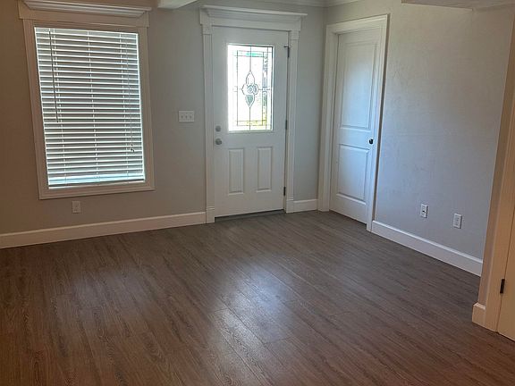 4th image of 214 W 8th Ave #2
