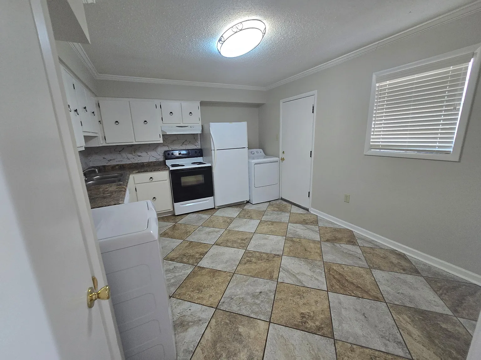 2 bed, 1014 sqft, $975 — Photo 4