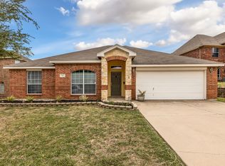 916 Azalea Ct, Burleson, TX 76028