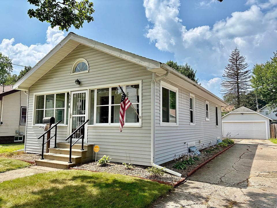 1st image of 602 7th St