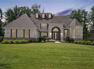 10404 Parkside Dr, Brecksville, OH 44141