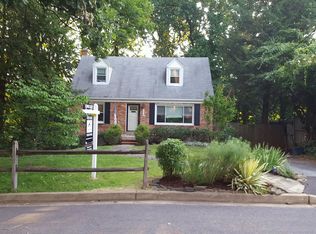6464 Oakwood Dr, Falls Church, VA 22041