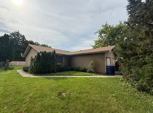 803 Pine Grove Ave, Gurnee, IL 60031