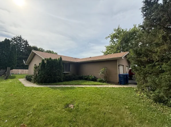 803 Pine Grove Ave, Gurnee, IL 60031