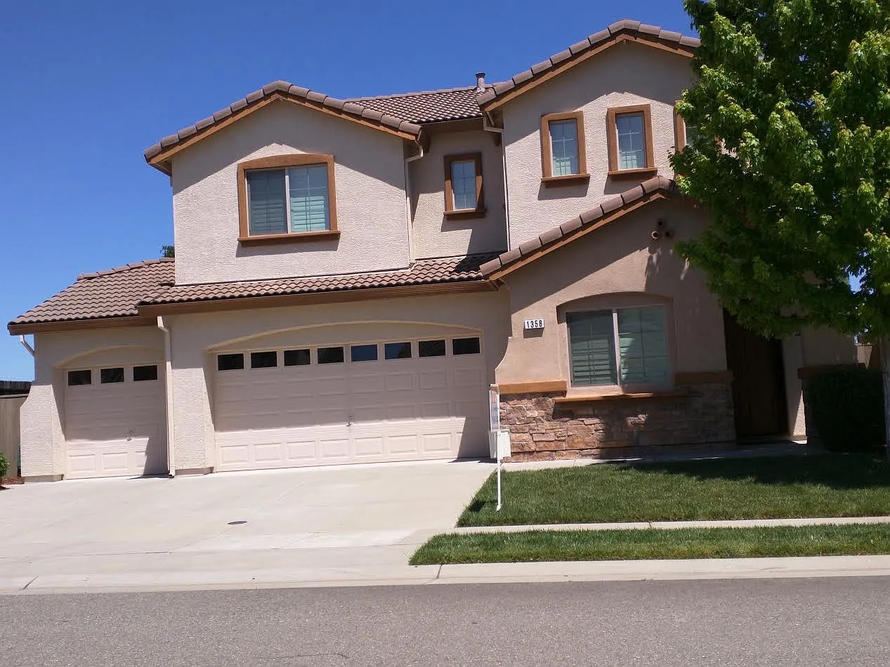1358 La Guardia Cir photo 1