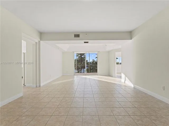 10720 NW 66th St — Photo 2