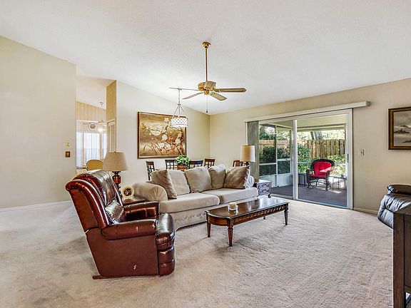 4th image of 786 E Victoria Cir