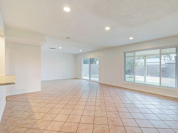 4th image of 2525 W Windrose Dr