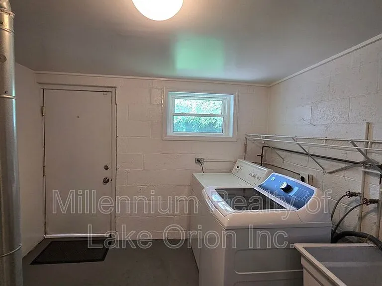 201 W York York Ave — Photo 26