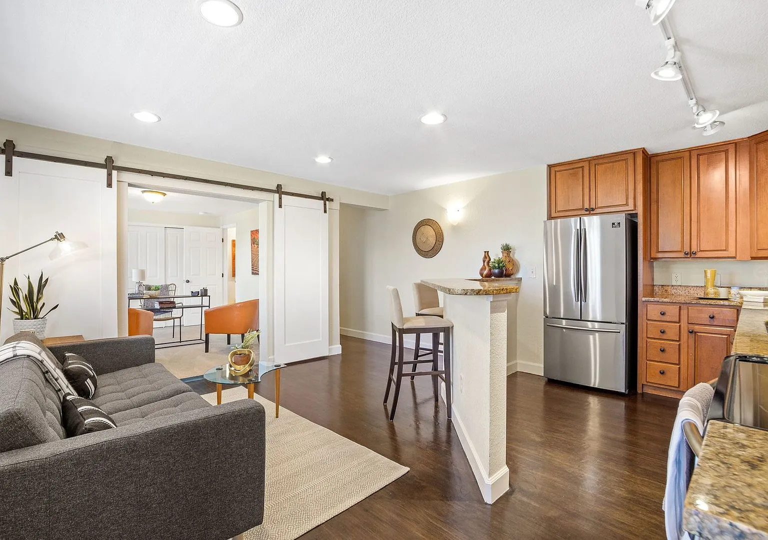 Incredible 2 bedroom 1 bath Condo in West Washington Park Neighborhood — Photo 2