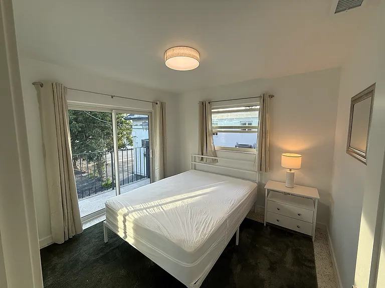421 SW 9th St #3A — Photo 3