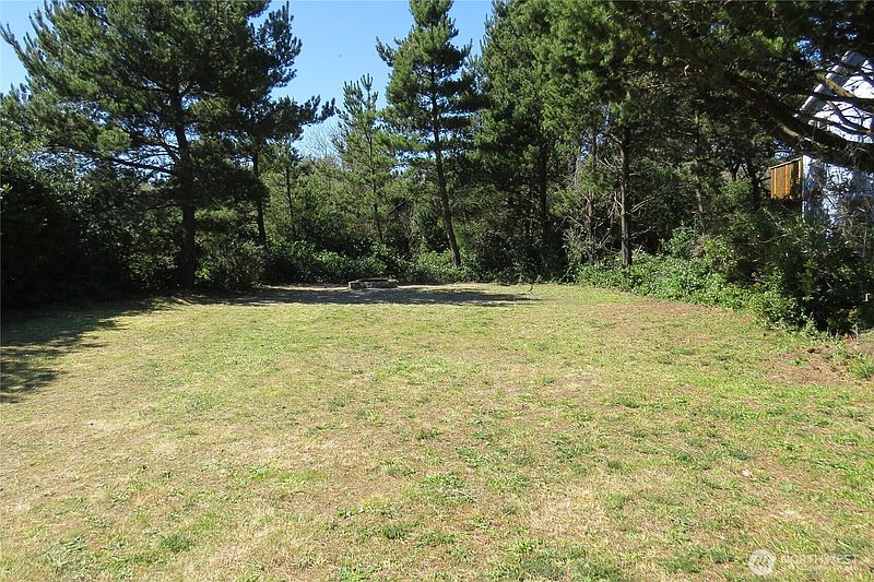 5th image of 319 Sand Dune Avenue NW