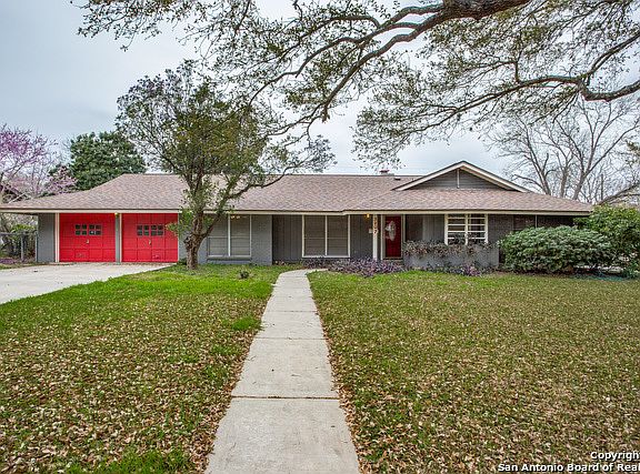 2nd image of 3207 Oakleaf Dr