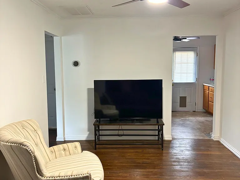 1701 S 22nd St — Photo 3