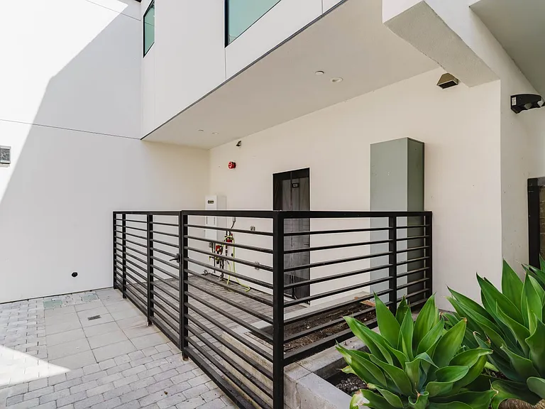 536 E San Jose Ave — Photo 27