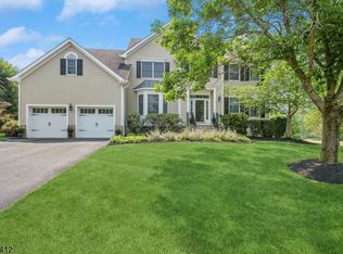 3 Sussex Pl, Belle Mead, NJ 08502