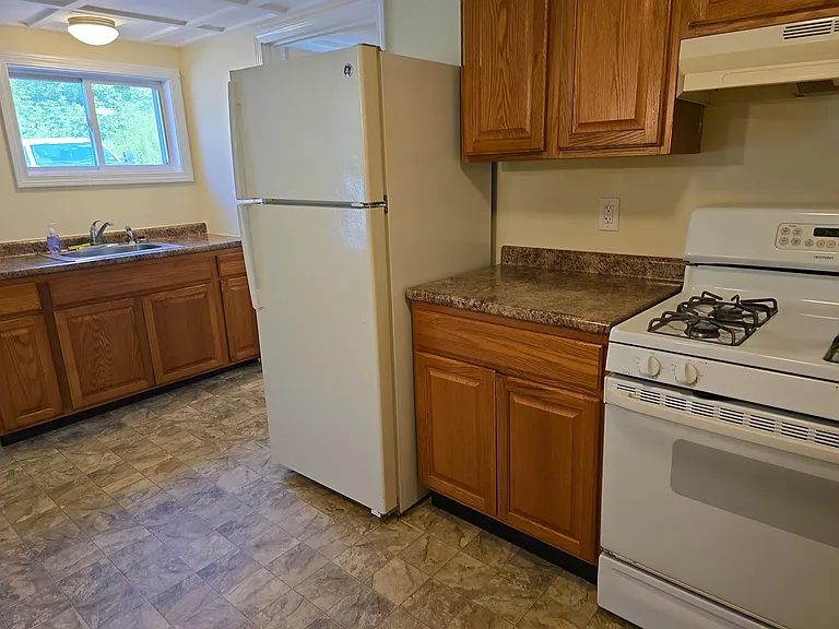 111 Maple St #B — Photo 8