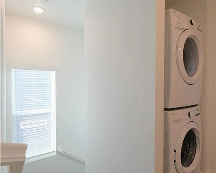 1081 Boardwalk Ave — Photo 11