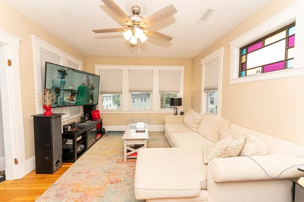 4 bed, 2000 sqft, $3,700 — Photo 1