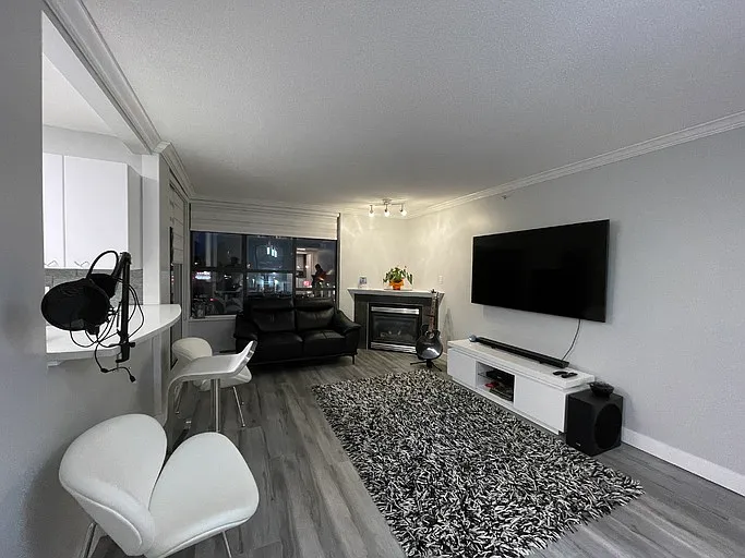 8180 Granville Ave #305 — Photo 3