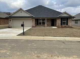 2566 Rutherford Dr, Southaven, MS 38672