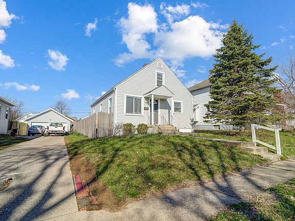 3rd image of 2925 Dwight Ave