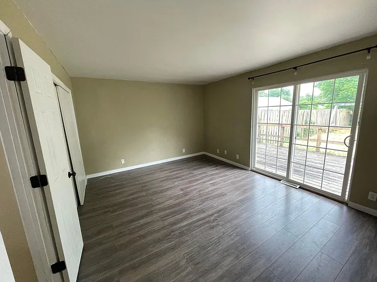 10661 N Park Ave — Photo 10