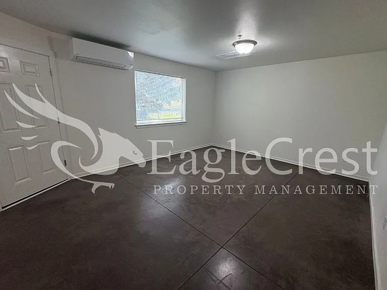 942 NE Spitzenburg St — Photo 53