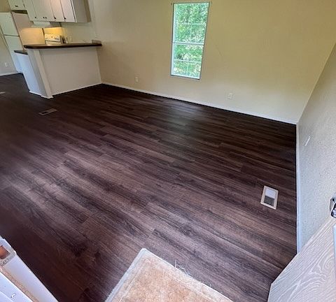 4th image of 113 Deer Track Ln