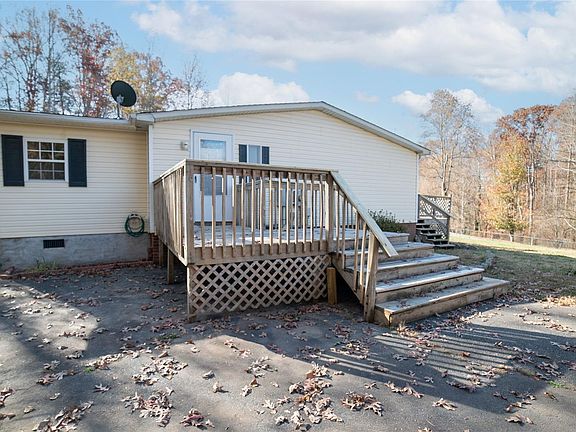 3rd image of 215 Coulter St
