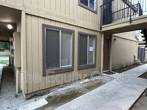 3936 W Meadow Ave Photo 1