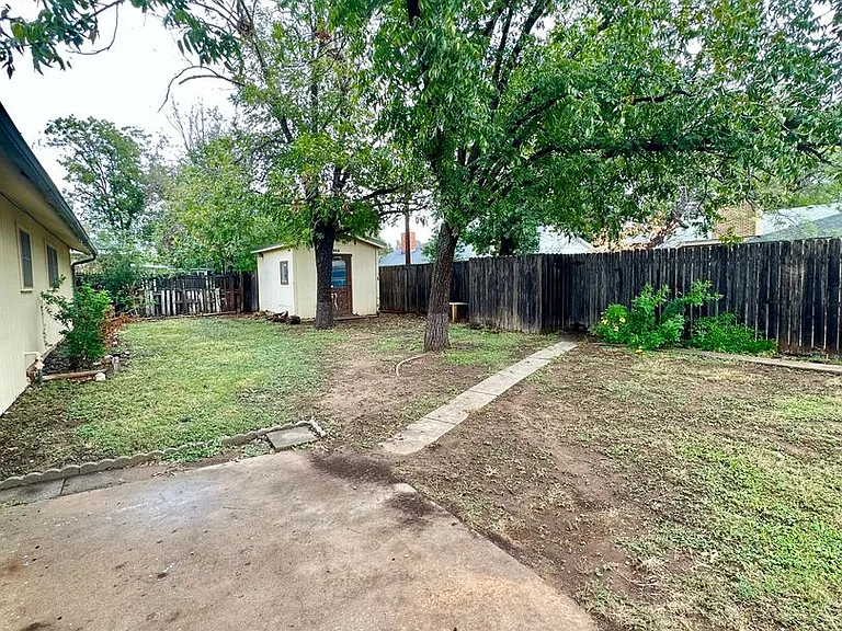 2913 Oak Forest Dr — Photo 14
