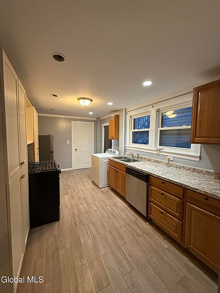 4th image of 556 2nd Street