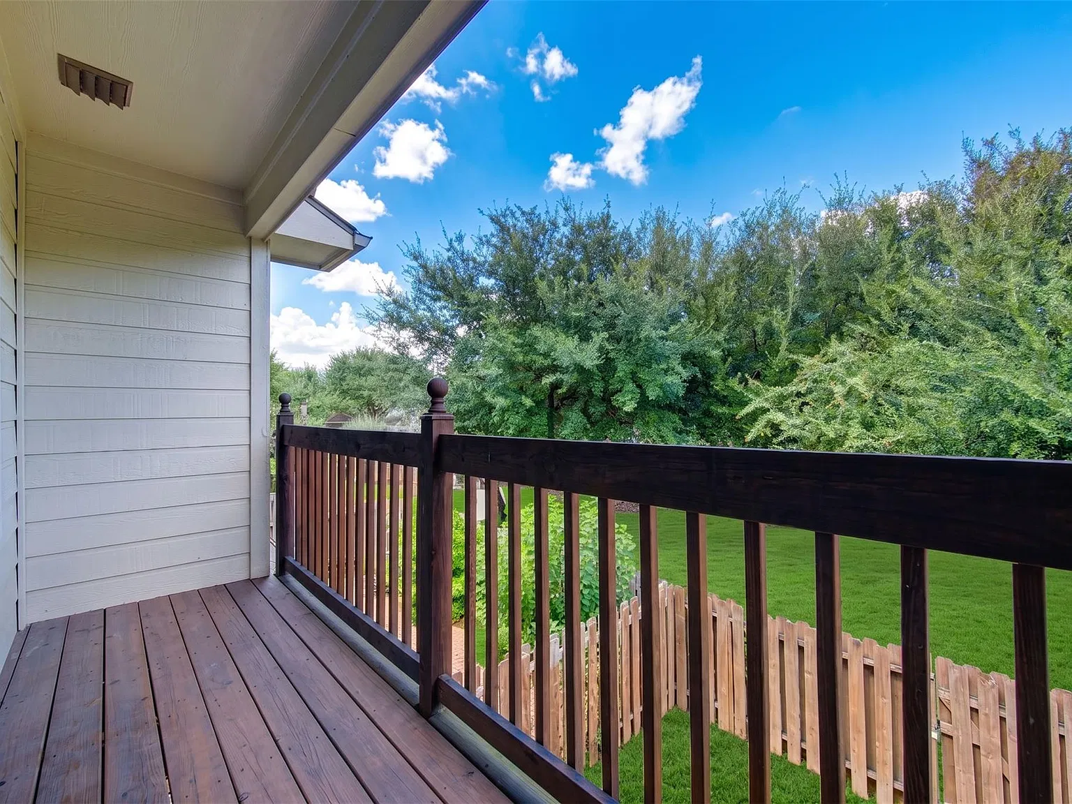 3 bed, 2.5 bath, 2132 sqft, $2,400 — Photo 2